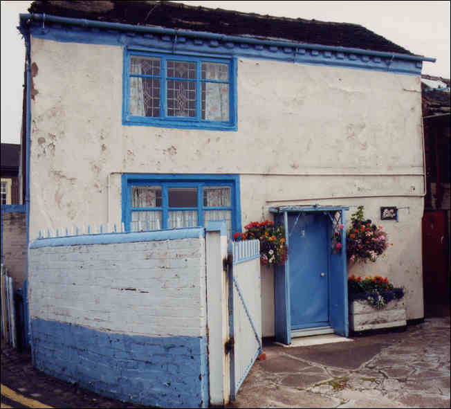 Frontage of Rose Cottage, Locketts Lane