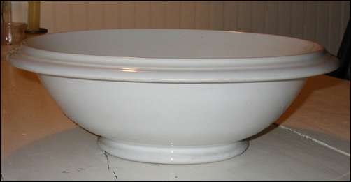 Bridgwood & Clarke bowl bearing the impressed mark shown above.