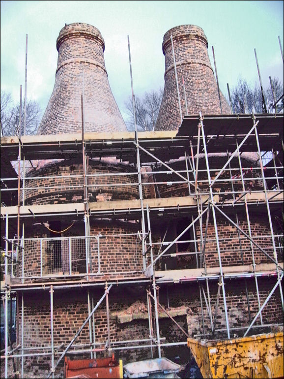 Two bottle kilns at Twyford's Works, Shelton New Road, Stoke-on-Trent - 2007