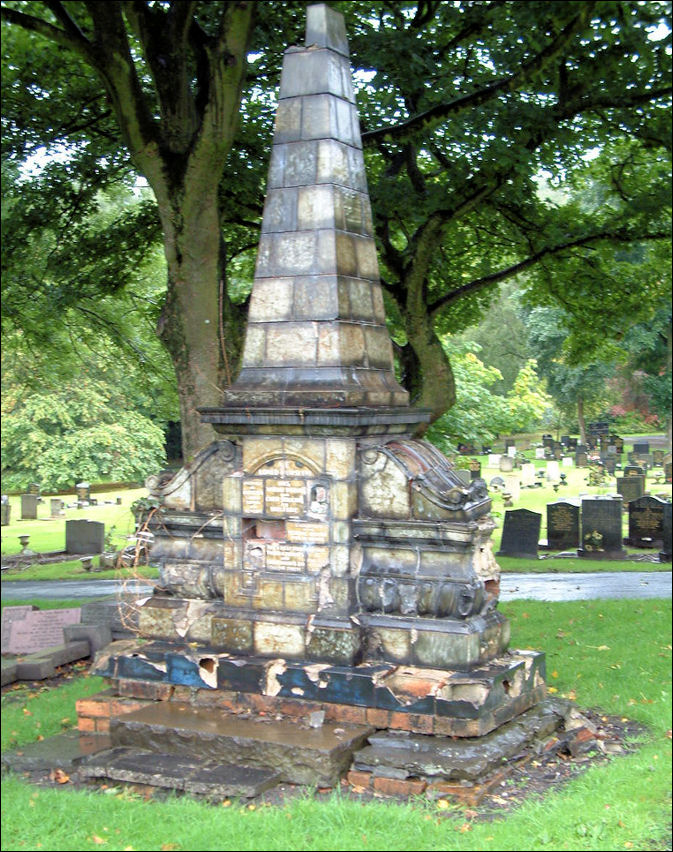 the memorial of Thomas Hulme's grave - Burslem Cemetery