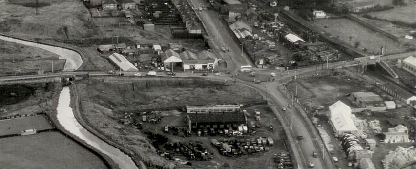 Limekiln Bank and the roundabout at Leek Road