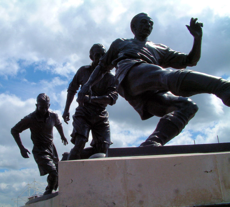 Statue of the footballer Stanley Matthews 