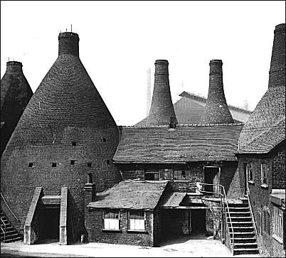 Bottle kilns at Wedgwood - Etruria, c.1930
