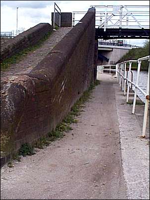 Footbridge over  the Trent & Mersey canal, 