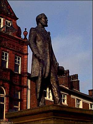 Statue of Sir Henry Doulton