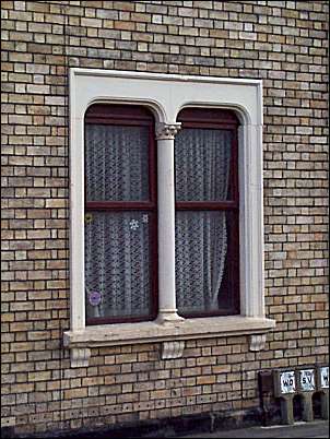 Compare the ornate windows surrounds with those in Norfolk, Croston and Chatham Streets. 
