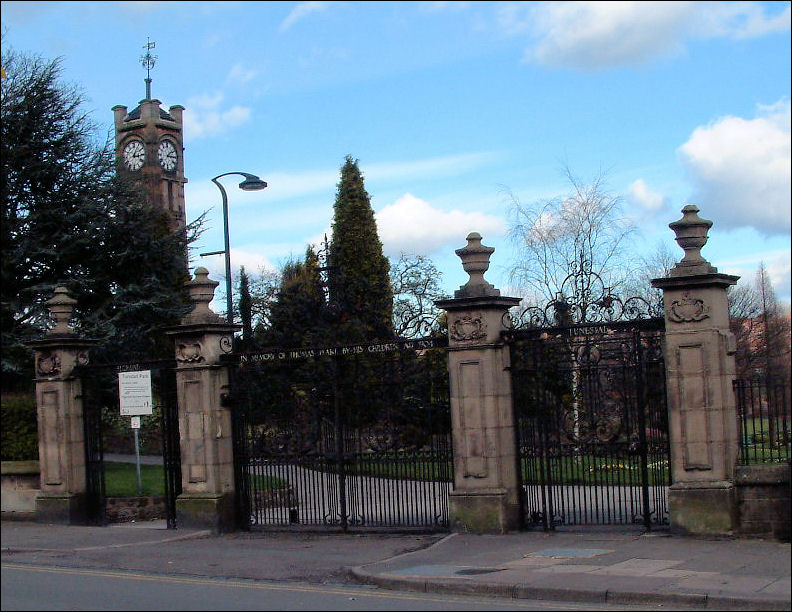 Tunstall Park Gates in March 2008