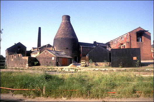 arge bottle kiln at Price and Kensington