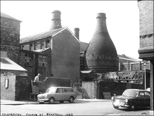 Richardson's pottery factory, Pinnox Street - 1960