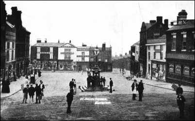 Photo of St. John's Square around 1909  