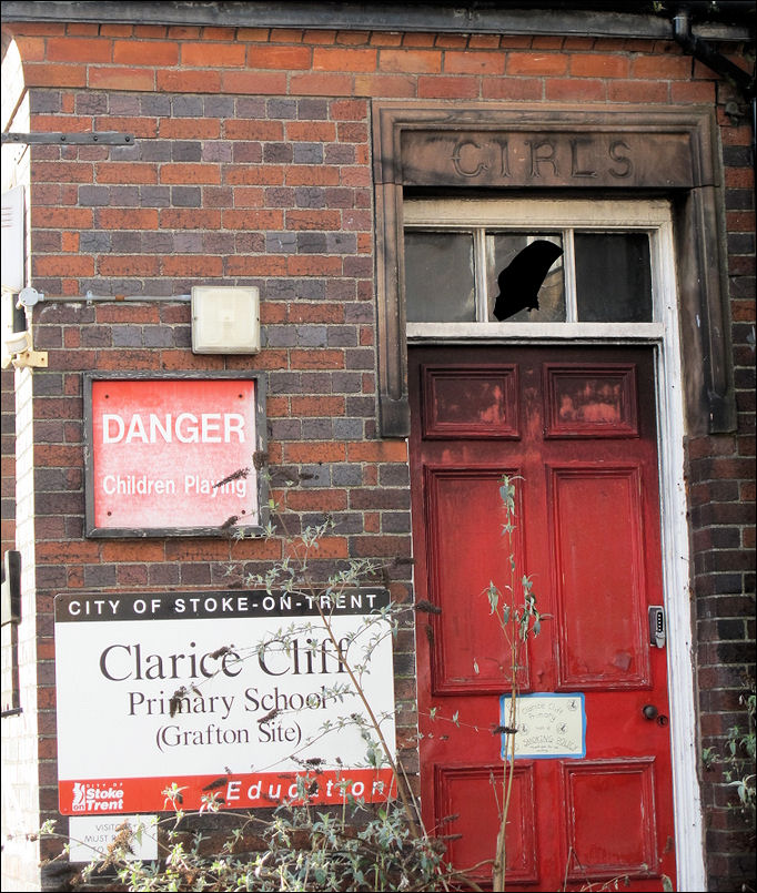 Girls Entrance - Clarice Cliff Primary School (Grafton Site)