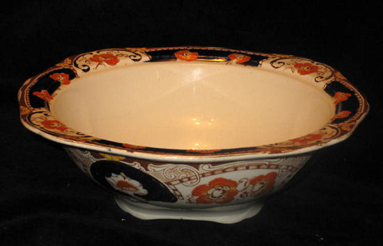 Hollinshead and Kirkham serving bowl in the Davenport pattern