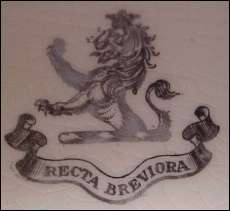 Mark of a lion with  "Recta Breviora" in a ribbon below.