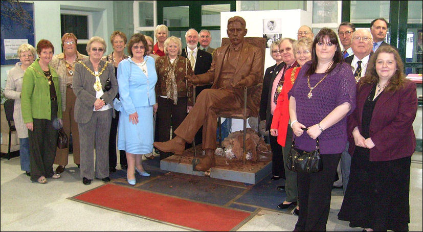 On Thursday 18th March 2010, the Lord Mayor of Stoke-on-Trent and a party of other mayors and officials visited the statue